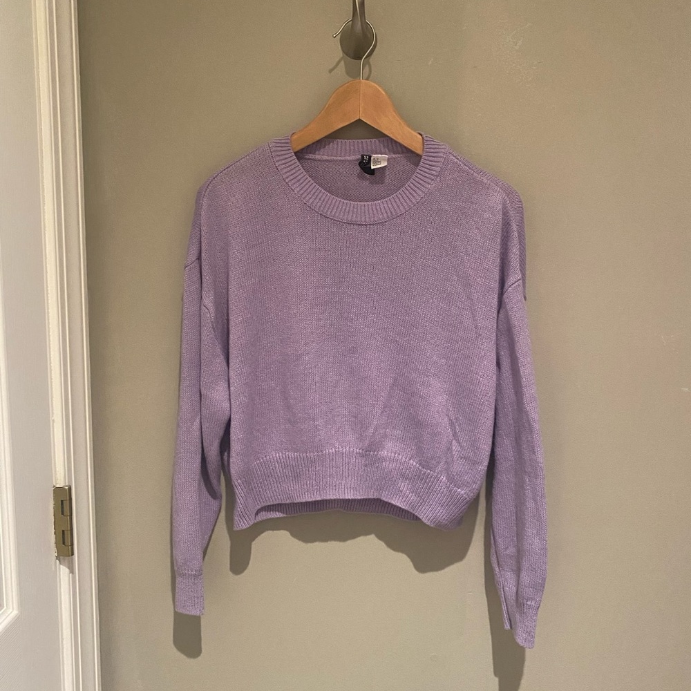 H&M size M Lavender sweater